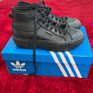 Adidas nizza trek